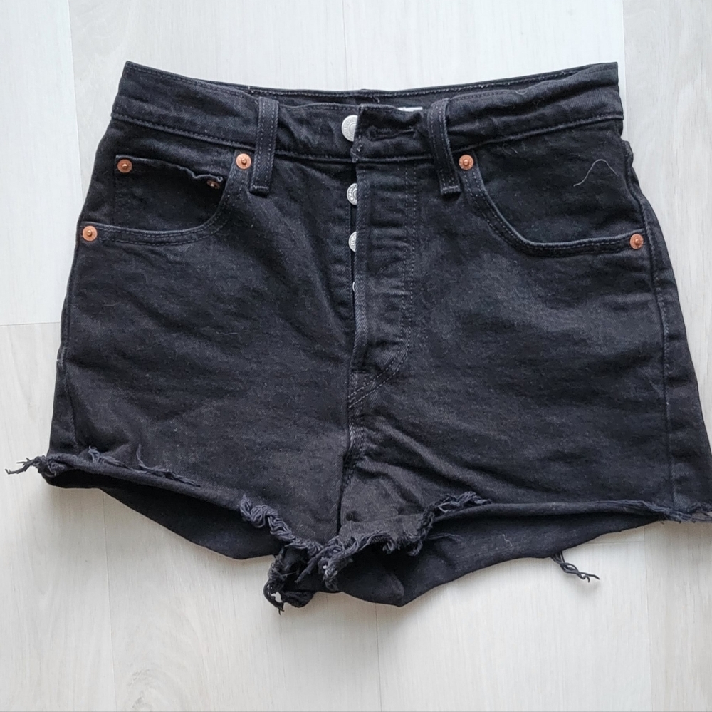 Levi's Ribcage black shorts, size 25